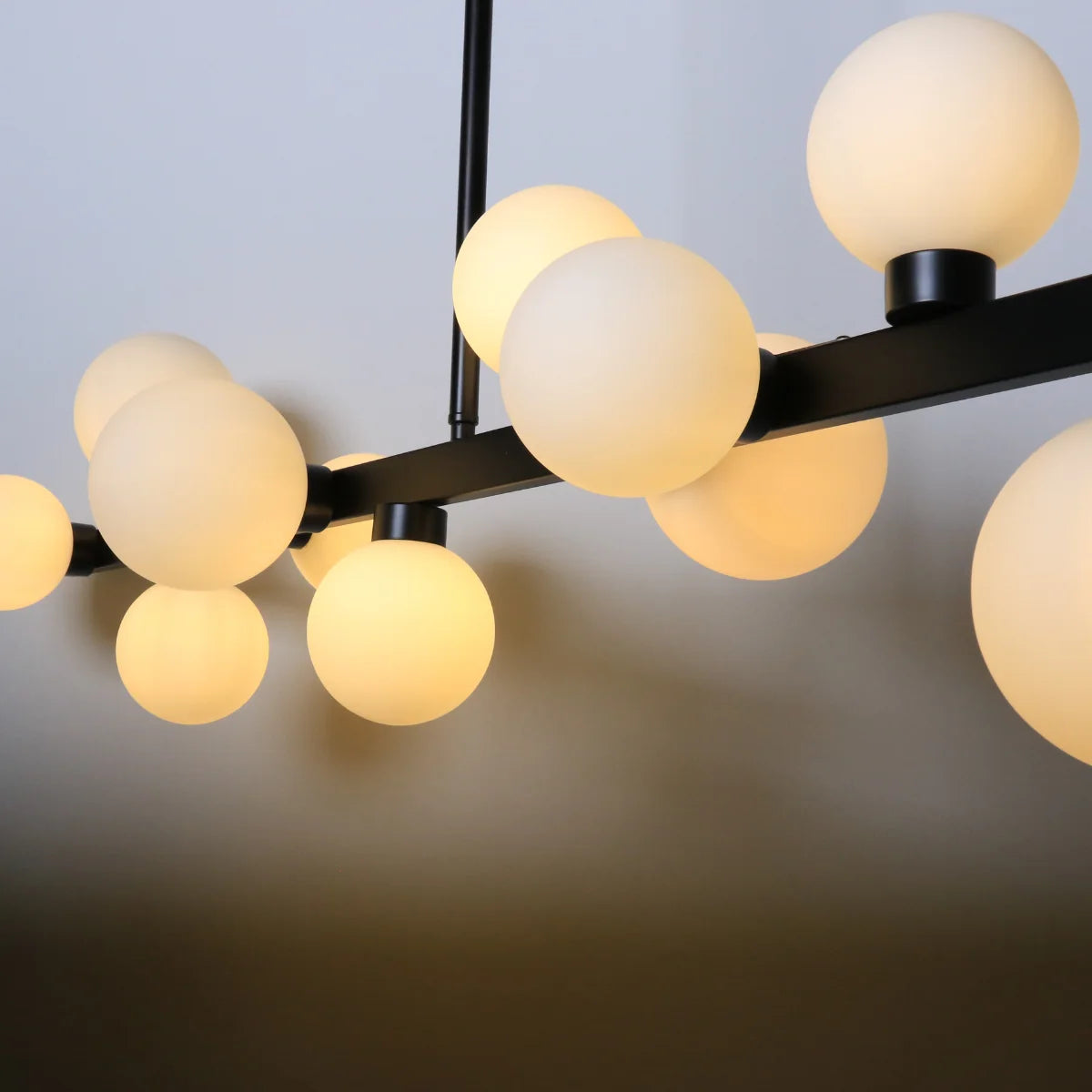 Hanglamp Skia – 12 Lichtpunten – Opaal Glas Zwart – Eettafel – afbeelding 4